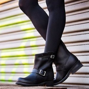 Frye Women’s black leather Engineer 🥀